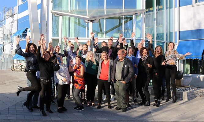 Here is some of Wibax's happy employees outside the head office in Piteå. A total of 175 people work in the Wibax Group.