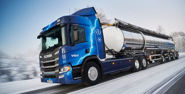 Scania ja Wibax sähköistävät raskaat säiliökuljetukset ensimmäisenä Suomessa.